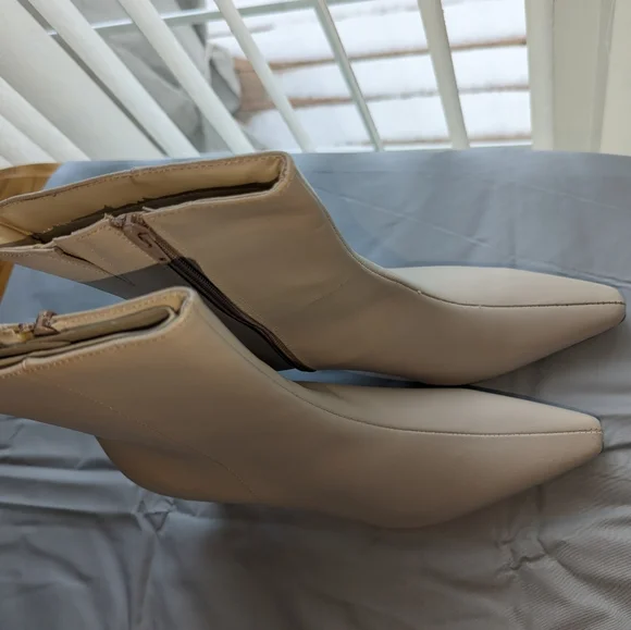 Ladies dressy ankle boots. - Picture 5 of 10